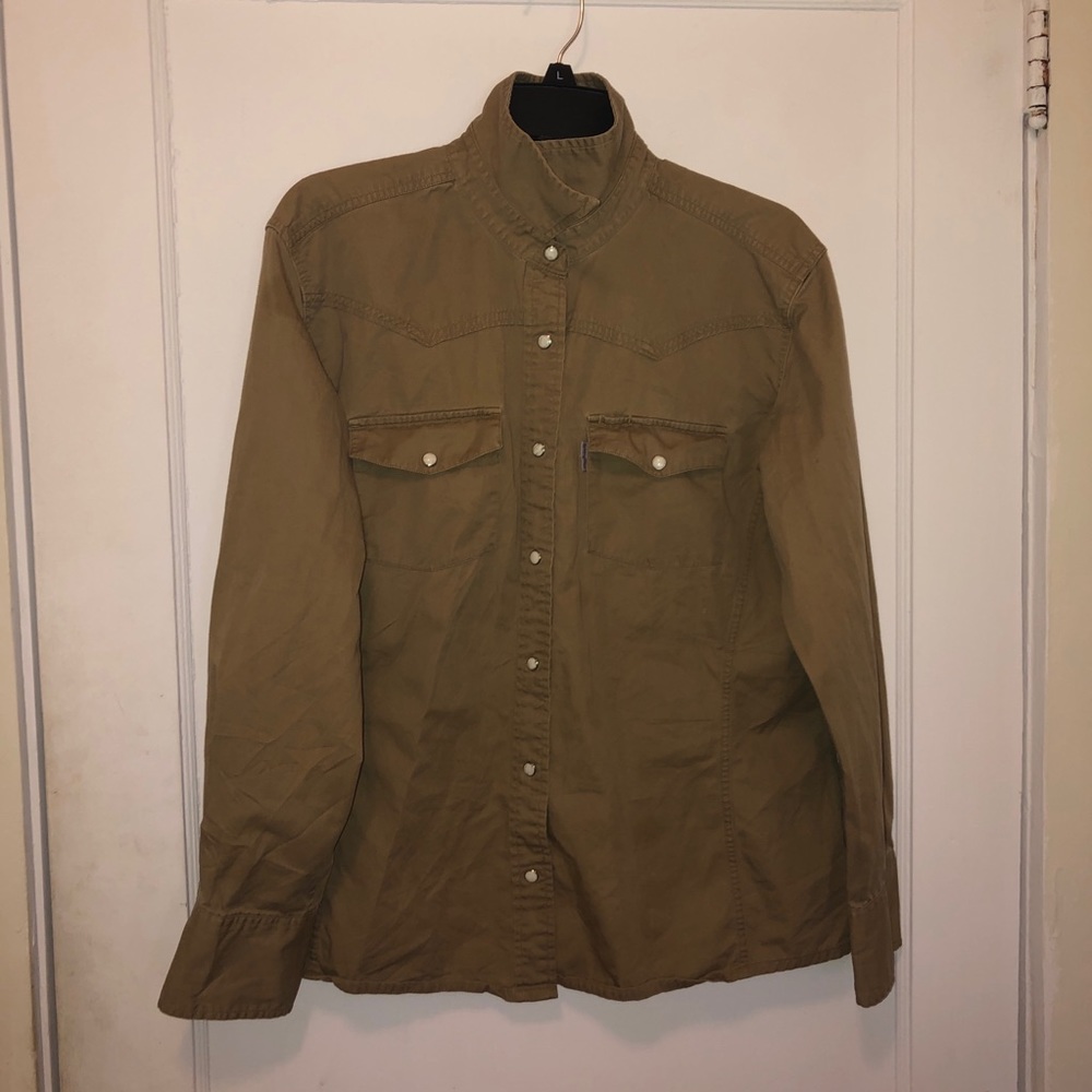 Women’s Carhartt button up